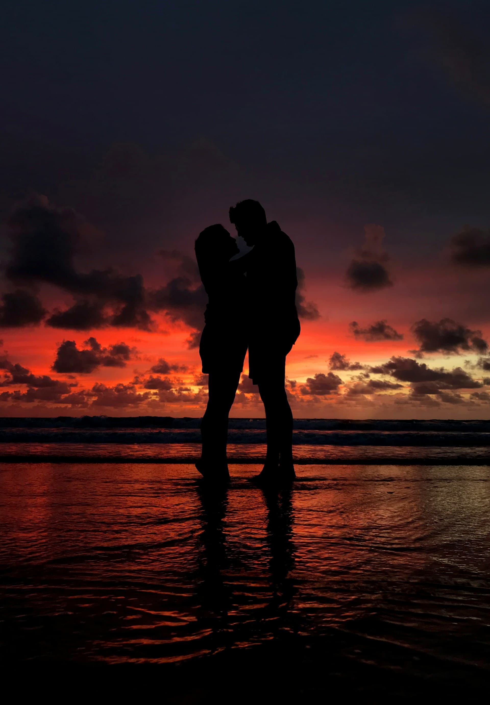 A couple at an oceanfront Wailea resort at golden hour on Maui